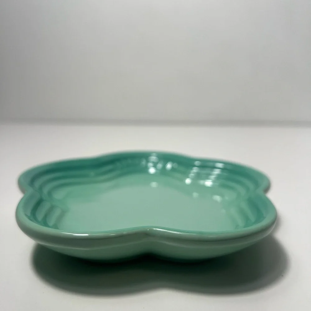 Le Creuset Stoneware Flower Petal Scalloped Trinket Dish Plate Tray